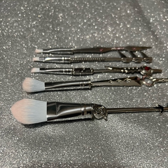 New Unique Set of 5 Make Up Brushes - Picture 6 of 7